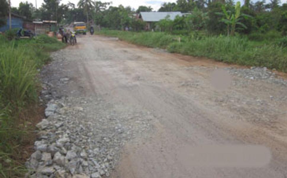 Dinas PU Kabupaten Siak Lakukan Pelebaran Jalan Desa Teluk Batel
