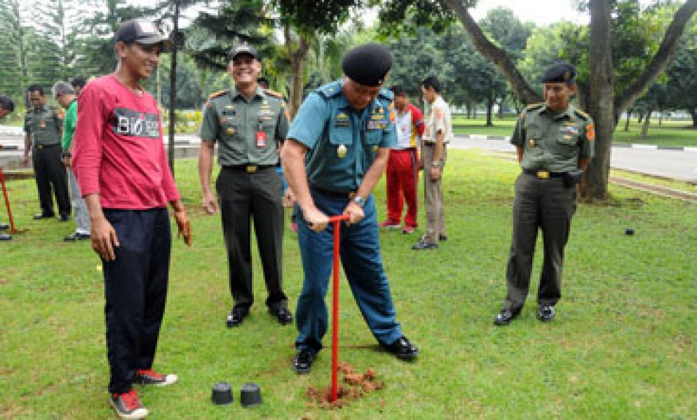 Gerakan TNI Pembuatan Berjuta-juta Lubang Resapan Biopori