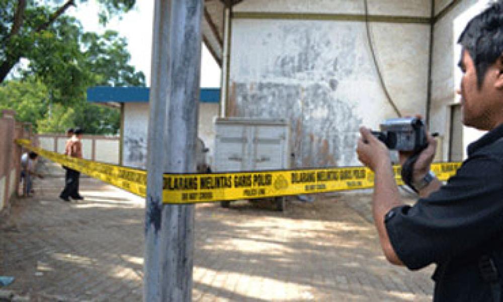 Ledakan Molotov di Kantor Haluan Kepri Nyaris Bakar Dua Motor