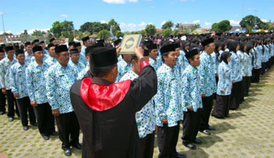 PNS Dilarang Bisnis Gunakan Dana APBD