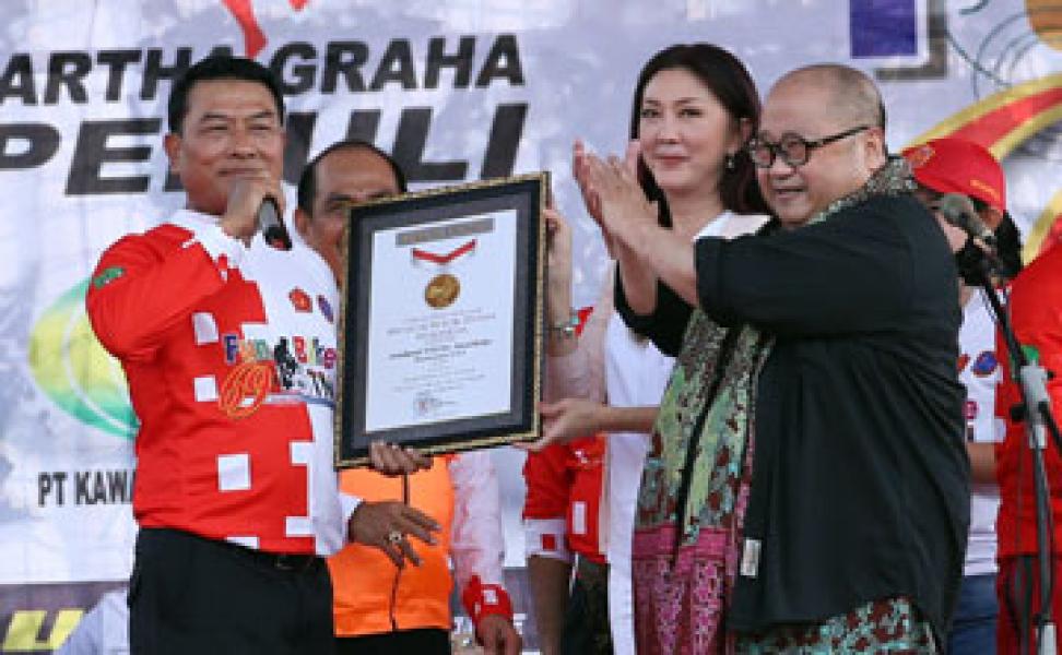 Panglima TNI Gowes Bersama Rakyat Pecahkan Rekor MURI