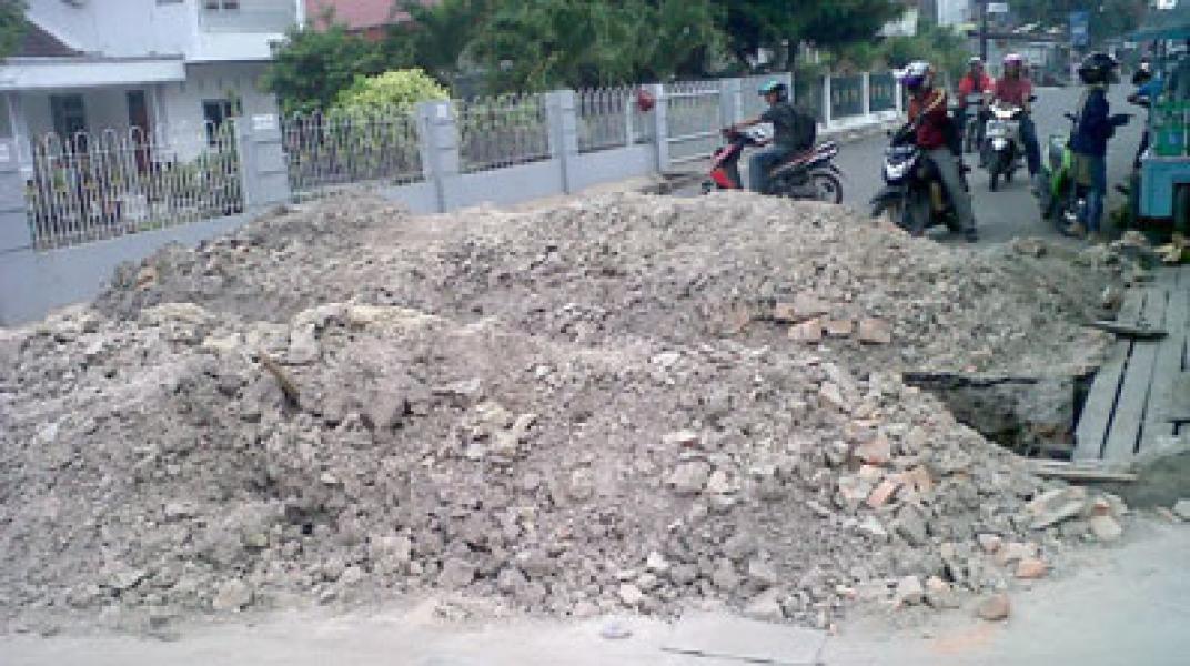 Proyek Terbengkalai Sebabkan Kemacetan Arus Lalu Lintas