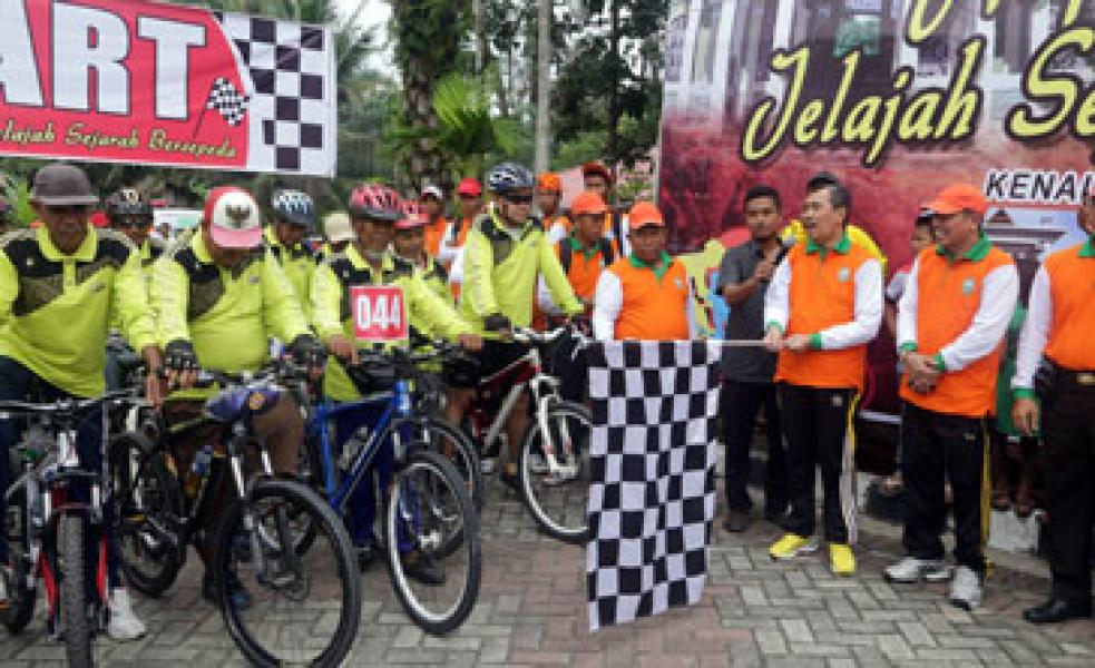 Ratusan Pelajar Ikut Napak Tilas Jelajah Sejarah Bersepeda
