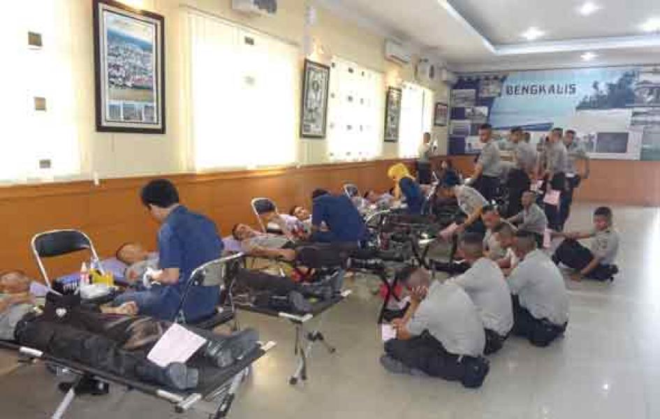 Ratusan Siswa DIKTUKBRIG Polri TA 2014 SPN Polda Riau Donor Darah