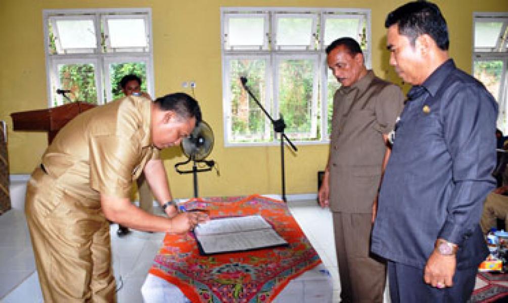 Sertijab Camat Kampar Timur, Syamsuriansyah Gantikan Bahar Mawi
