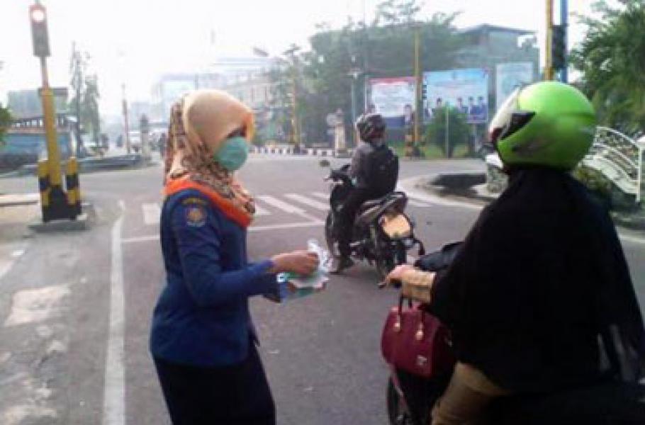 BLH Bengkalis Bagikan 10 Ribu Masker di Mandau dan Pinggir