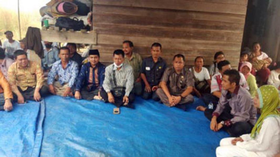 DPRD Pelalawan Tinjau Korban Penyerangan Security PT Rimba Lazuardi