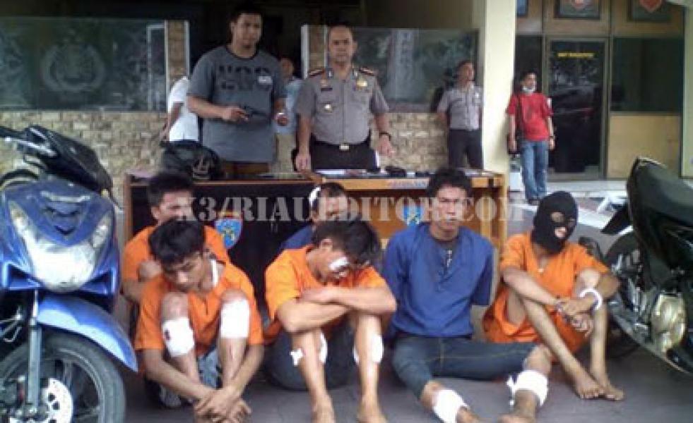 Enam Rampok Bersenpi di Pekanbaru Diringkus, 4 Ditembak