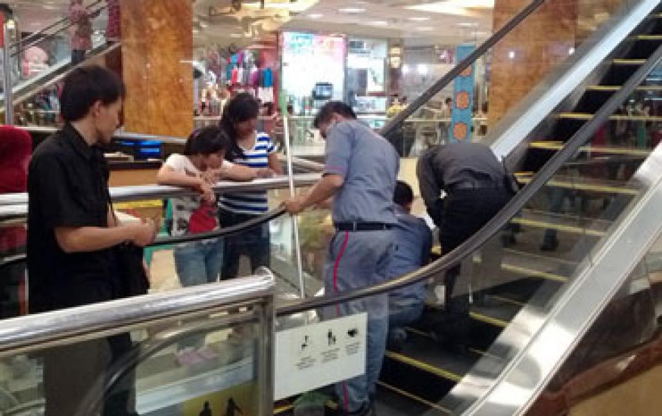 Jari Bocah Tiga Tahun Terjepit Eskalator Mall Ciputra Pekanbaru