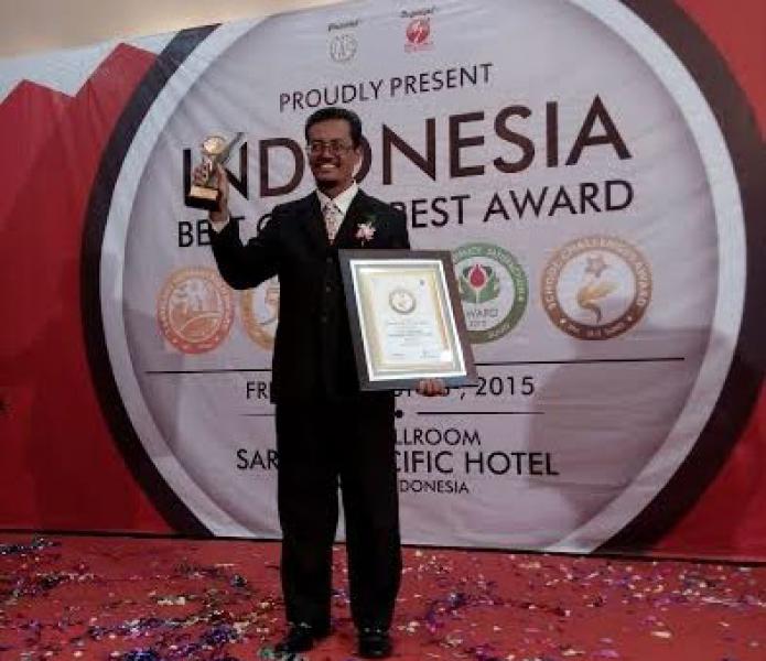 Kepala SMAN 14 Pekanbaru Raih Penghargaan The Best Favorit School