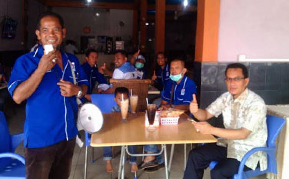 Peduli Kabut Asap, DPC PAN Meranti Bagikan 5000 Masker Gratis