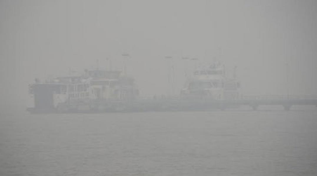 Perairan Bengkalis Dikepung Kabut Asap, Jarak Pandang Hanya 250 meter
