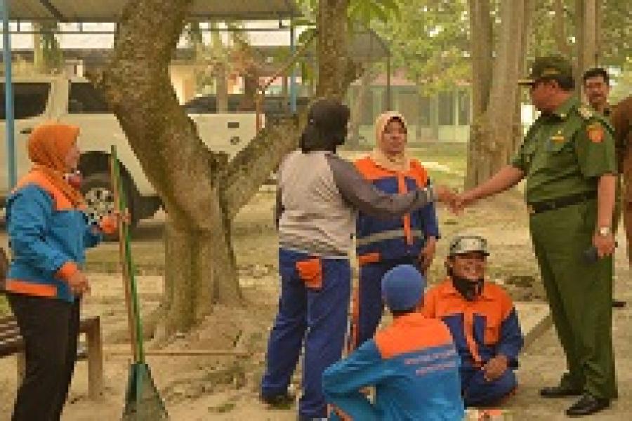 Pj Bupati Ingatkan Petugas Kebersihan Gunakan Hak Pilih