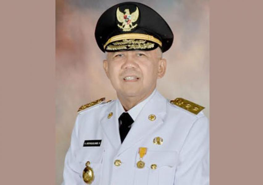 Plt Gubernur Riau Terima Penghargaan K3 2015 Dari Menakertrans