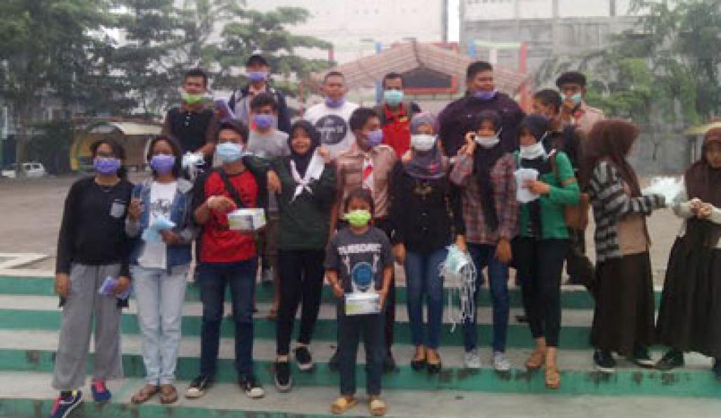 Pramuka dan Kemas Meranti Bagikan Masker Secara Bersama