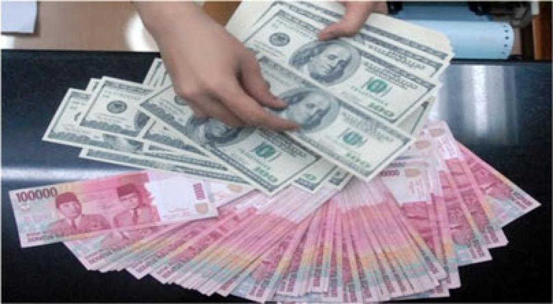 Rupiah Tembus Rp14.800, Ini Komentar Boediono hingga Agus Martowardojo