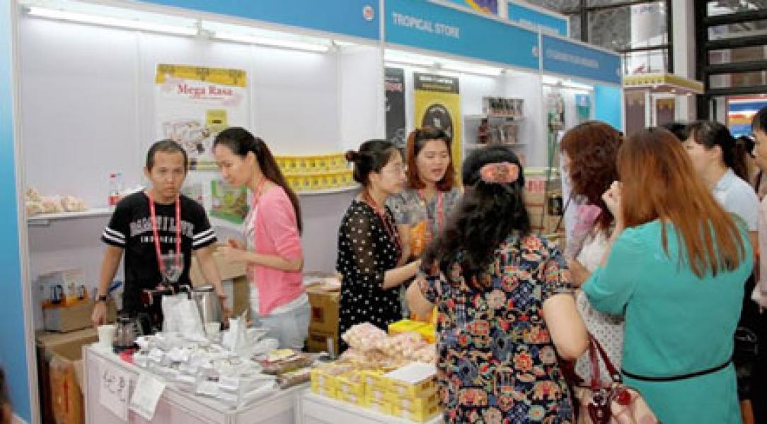 Stand Riau China Asean Expo 2015 Diserbu Pembeli, Produk UKM Ludes Terjual
