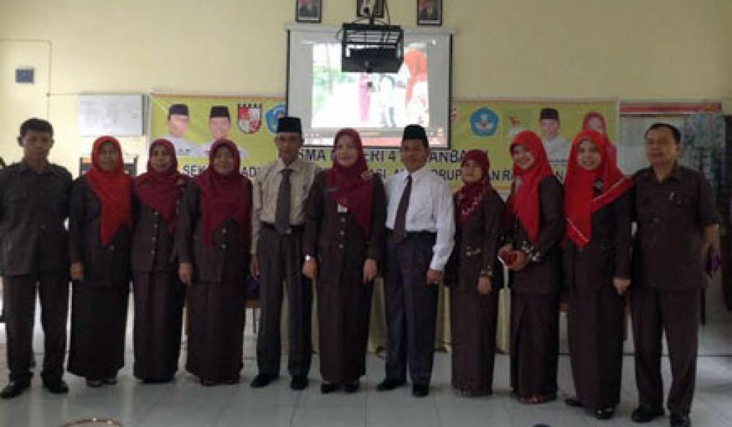 Tim Akreditasi Riau Visitasi SMAN 4 Pekanbaru