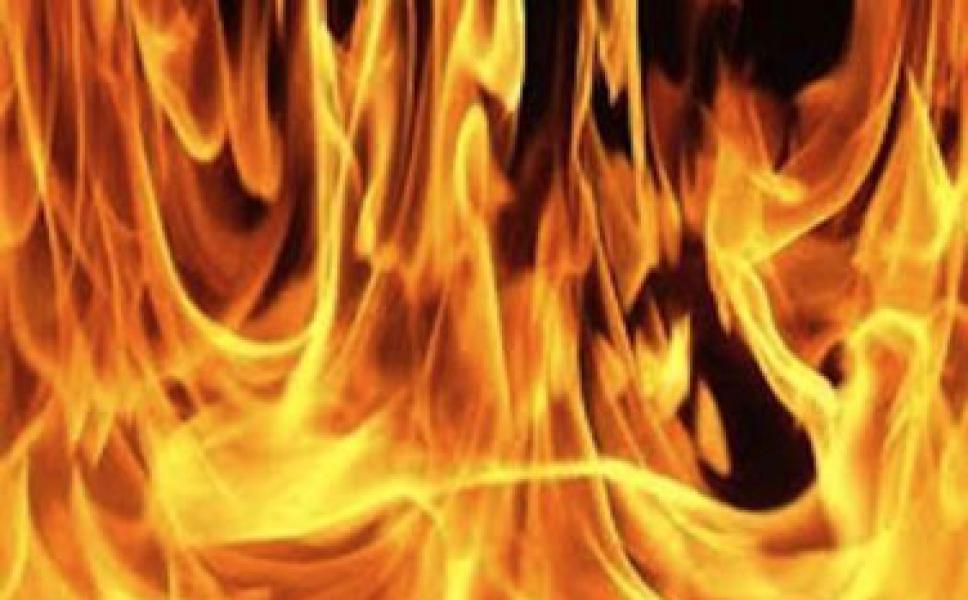 Toko Sinar Terang Airmolek Terbakar, Mobil Damkar Datang Setelah Api Padam