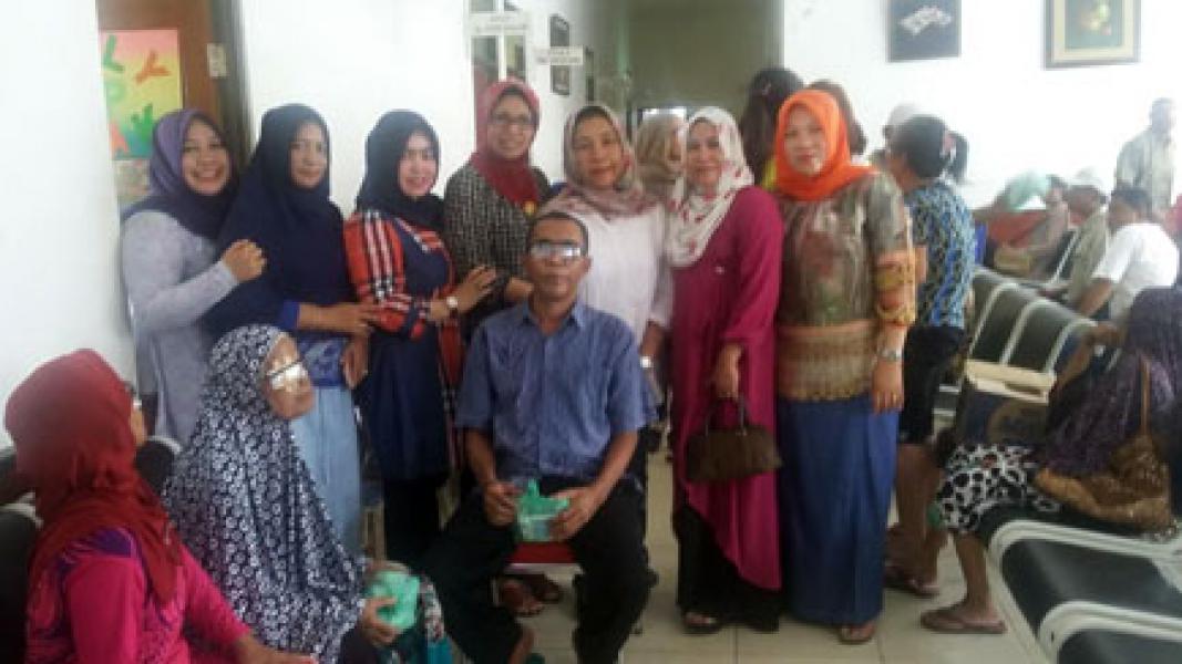 10 Tahun Hanya Asap Putih, Pasca Dioperasi Pak Kalus Bisa Melihat