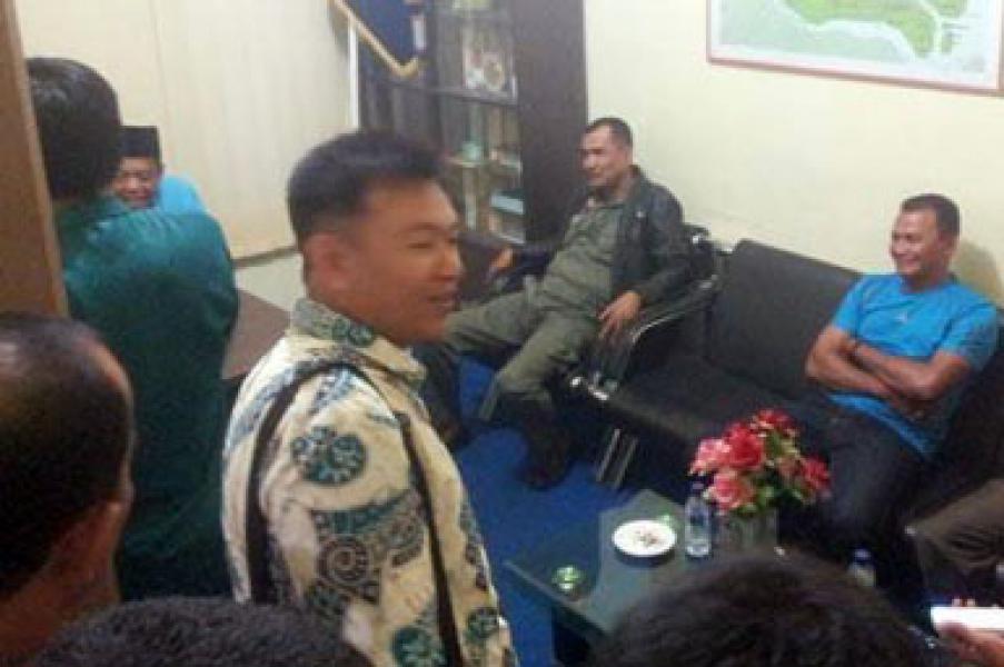 Asyik Karaoke Dengan Kupu-kupu Malam, Kades Lukit Dicokok Satpol PP Meranti