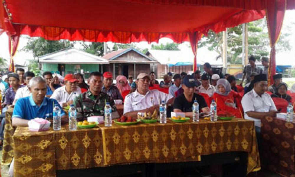 Babinsa Teluk Jira Koramil 03/Tempuling Hadiri Perpisahan KKN Mahasiswa UNRI dan UIR
