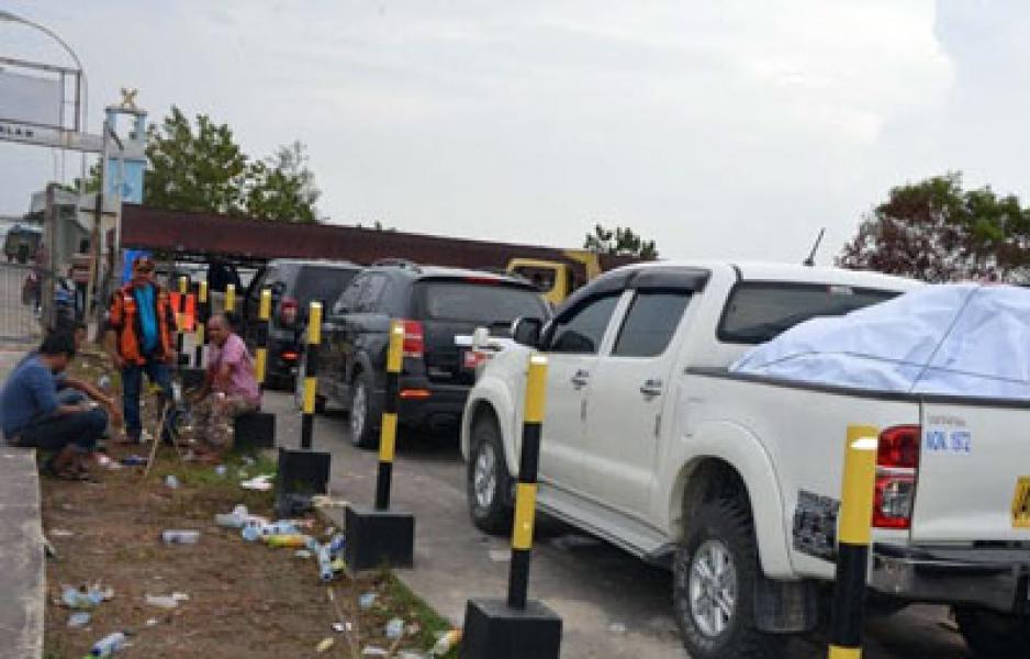 Bupati Perintahkan Kadishubkominfo Benahi Layanan Publik di Pelabuhan Roro Tanjung Kapal
