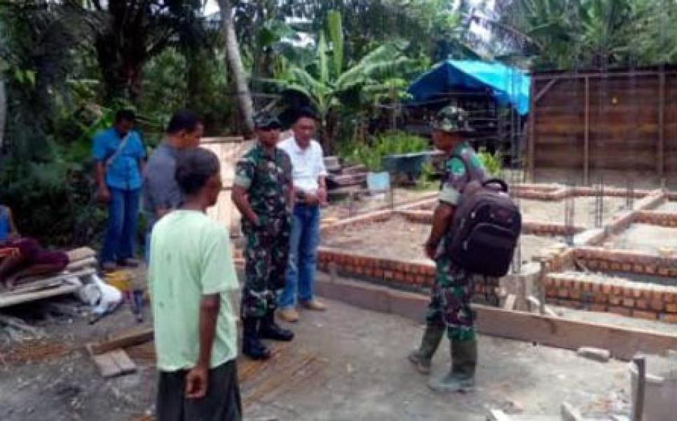 Dapat Bantuan Bedah Rumah Program TMMD, Nenek 67 Tahun Sujud Syukur