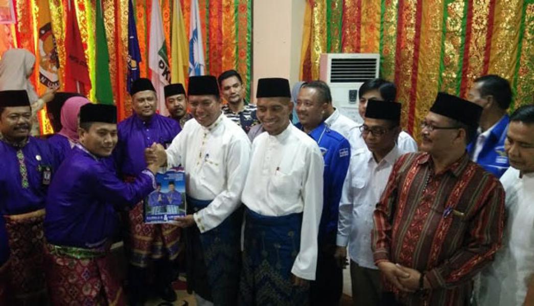Firdaus-Ayat Mendaftar ke KPU Pekanbaru