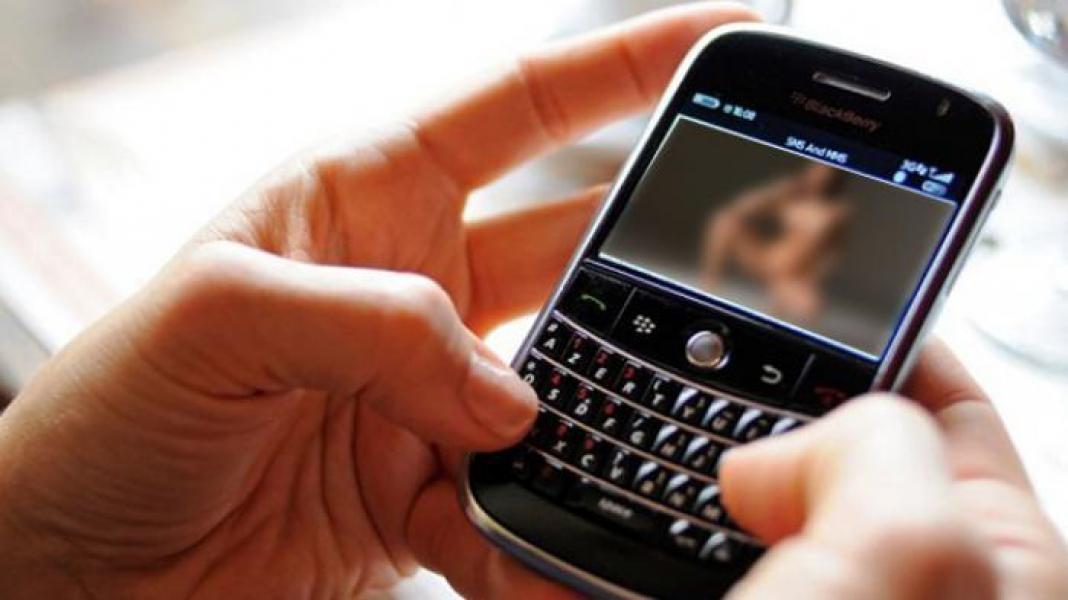 Foto Bugilnya Disebar Pria Yang di Kenalnya, Wanita di Pekanbaru Lapor Polisi