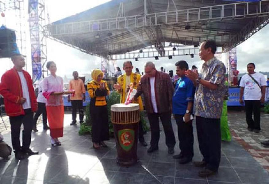 Gubernur Maluku Buka Pesta Teluk Ambon dan Luncurkan HPN 2017