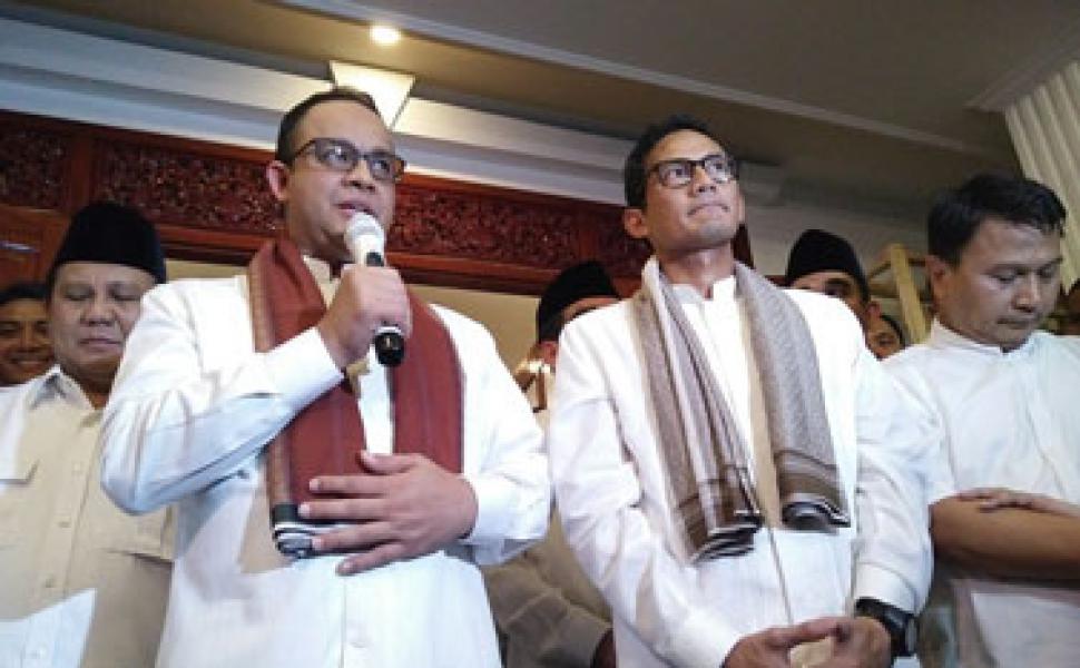 Kenakan Kemeja Putih, Anies-Sandi Resmi Daftar ke KPUD DKI