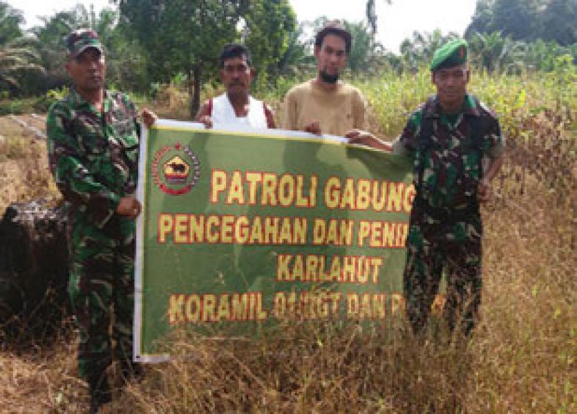 Koramil 01/Rengat Patroli dan Sosialisasi Karhutla di Desa Sungai Guntung Hilir
