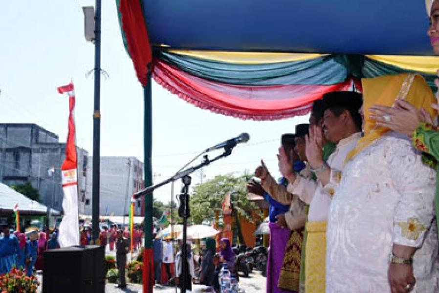 Pawai Taaruf MTQ Ke-41 Tingkat Kabupaten Bengkalis di Kecamatan Rupat Utara Berlangsung Meriah