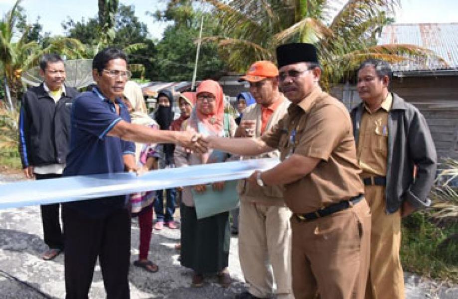 Plt Sekda Santuni Korban Musibah Kebakaran di Jalan Bantan Bengkalis