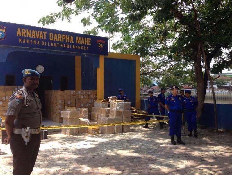 Polda Riau Gagalkan Penyelundupan Handphone Berbagai Merek Senilai Rp6 Milyar