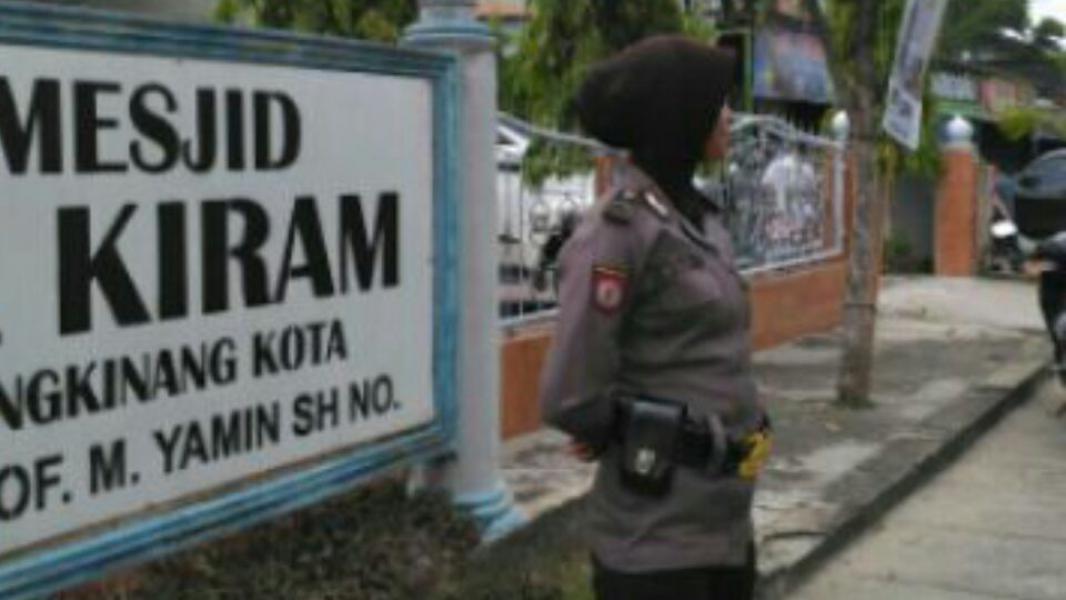 Polres Kampar Berdayakan Polwan Amankan Kawasan Mesjid Saat Ibadah Jumat