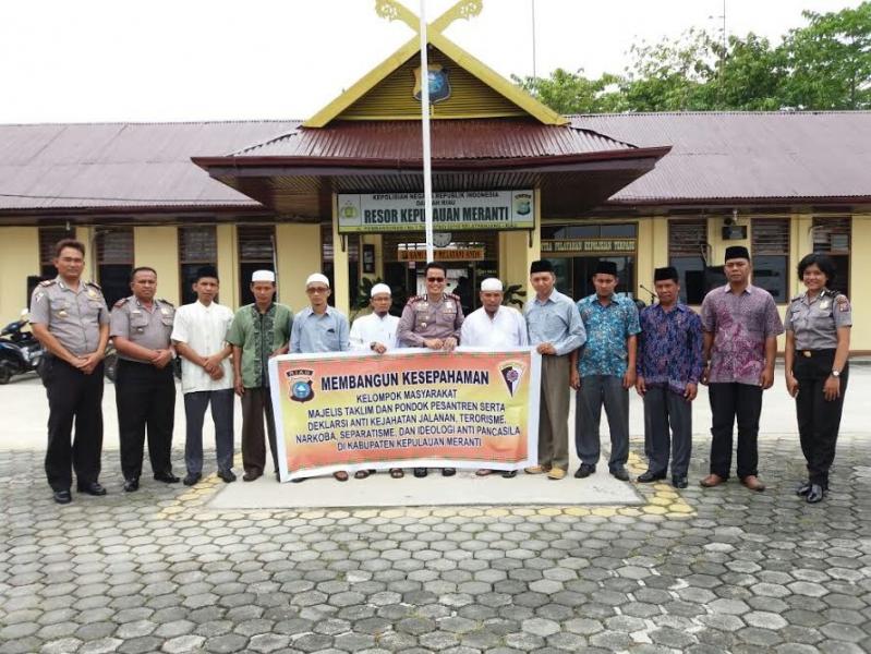 Polres Resor Kepulauan Meranti Laksanakan Giat Sosialisasi Bahaya POK Radikalisme Bersama Pengurus Pondok Pasantren