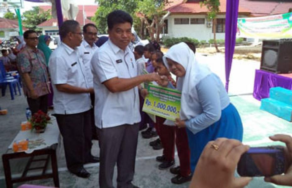 Priode ke VI Disdik Salurkan Zakat Rp 215 Juta
