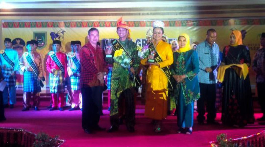 Rio Sahera dan Indah Risma Triana Pemenang Bujang Dara Rohil 2016
