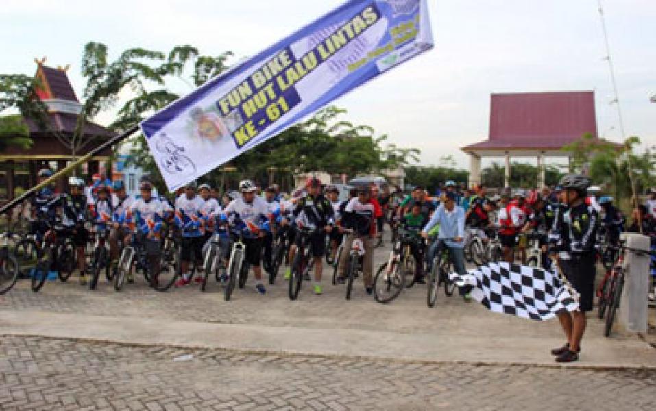 Sambut HUT Lalu Lintas ke 61, Satlantas Polres Pelalawan Gelar Fun BIKE Berkeliling Jalintim Berhadiah Doorprize