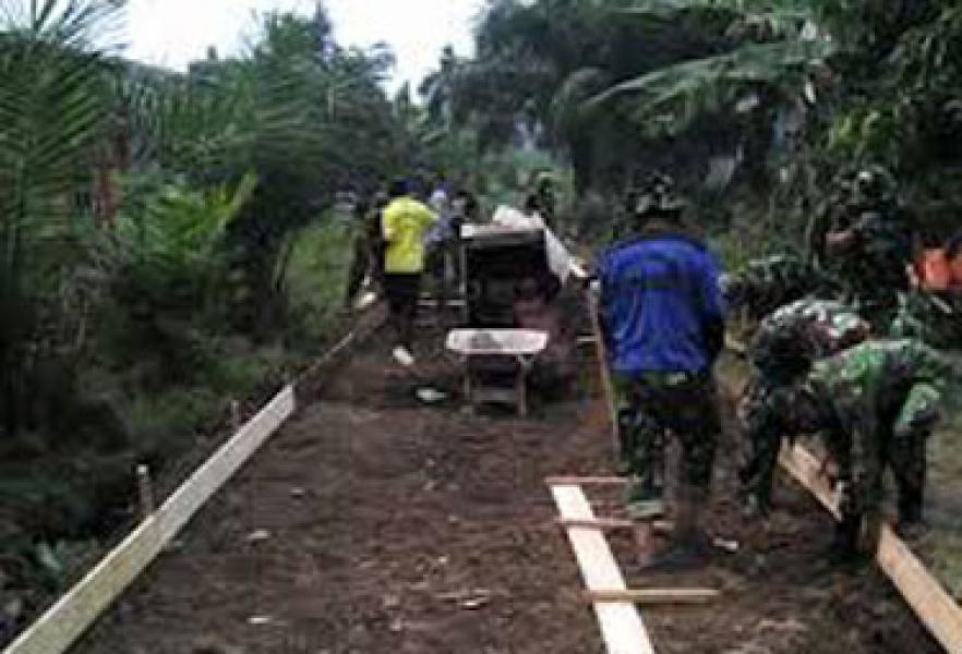 Sinergitas Masyarakat Dengan TNI Dalam TMMD Ke 97, Bangun Jalan Penghubung Antar Desa