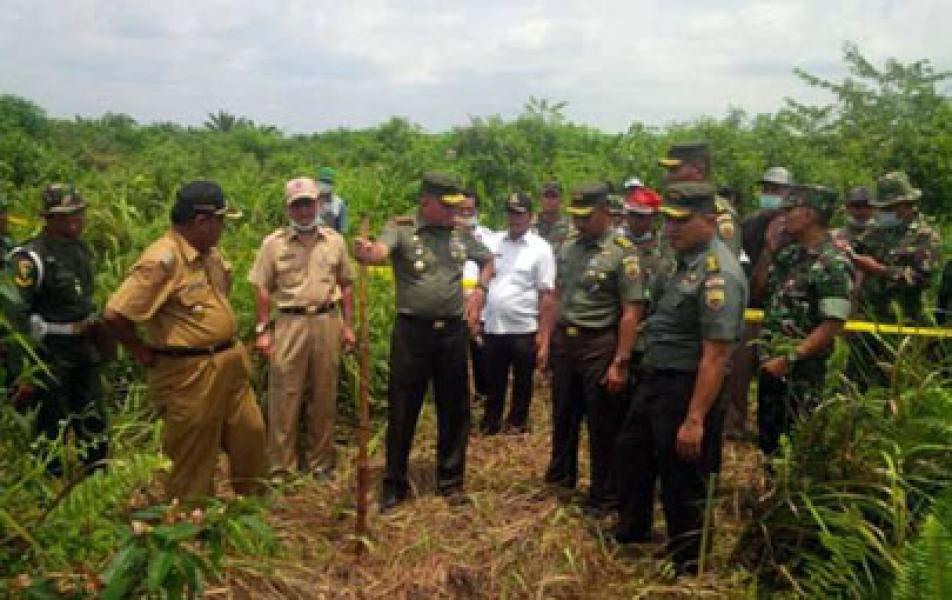 Tinjau Lokasi Gugurnya Prajurit, Pangdam I BB Evaluasi SOP Pemadaman Karlahut