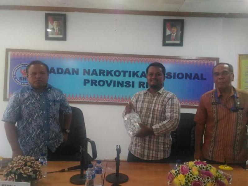 Tuntut Kejelasan, BEM UR Serahkan Uang Koin dan Lakukan Audiensi Bersama BNN Provinsi Riau