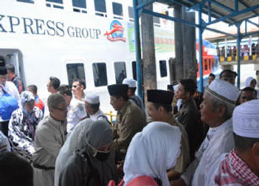 Wakil Bupati Sambut Kedatangan Rombongan Jamaah Haji Siak di Pelabuhan Buton