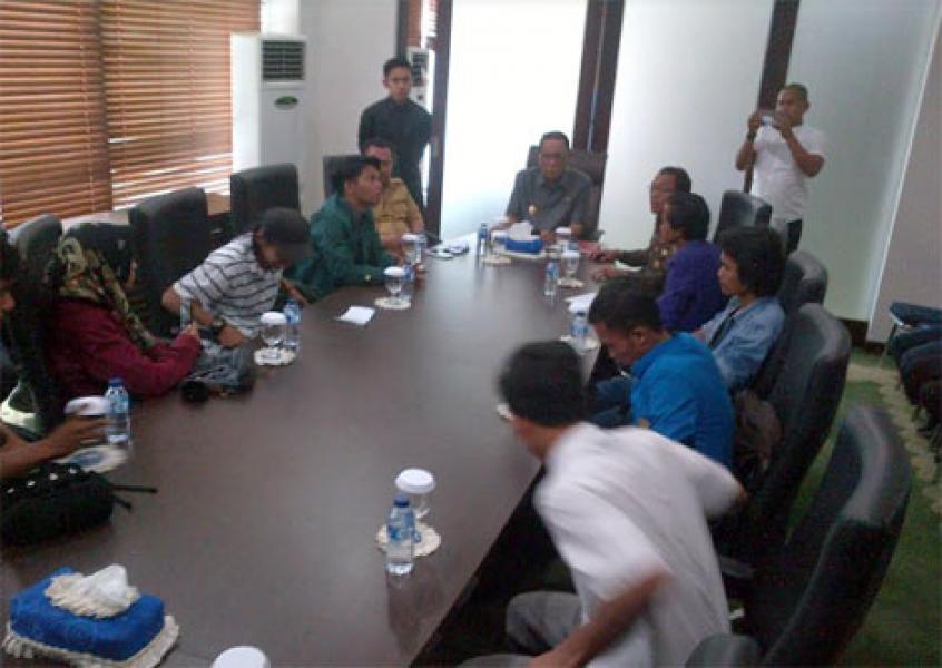 Azis Klaim Lebih Baik Dari Bupati Sebelumnya