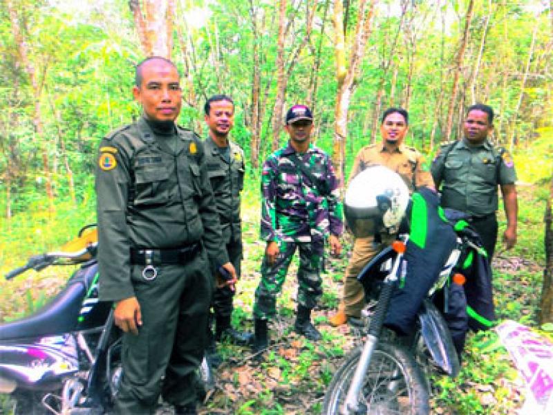 DLH Rohul Bersama Babinsa Koramil 02 Rambah Gelar Patroli Terpadu