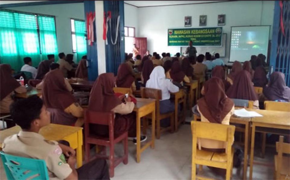 Danramil 04/Pangkalan Kuras Berikan Wawasan Kebangsaan Di SMUN 1 Pangkalan Kuras