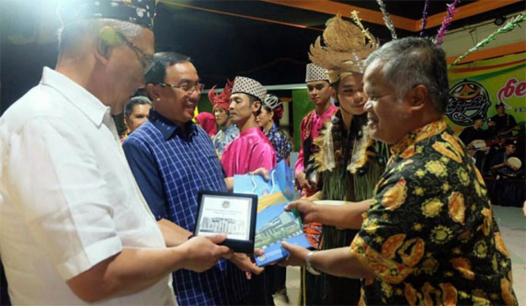 FKI 2017, Bupati Wardan dan Gubri Saksikan Gelar Seni Melayu Serumpun