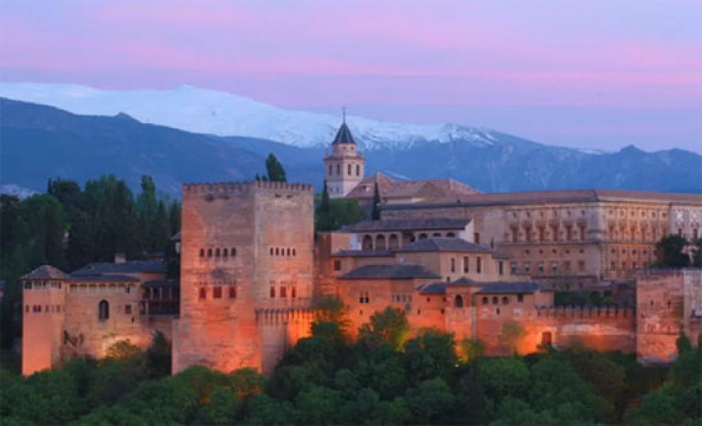 Hati Bergetar Mendengar Adzan setelah 500 Tahun Tak Berkumandang di Istana Alhambra